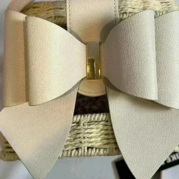 NWT- Like Dream Crossbody with Large Cream Bow - Picture 3 of 8